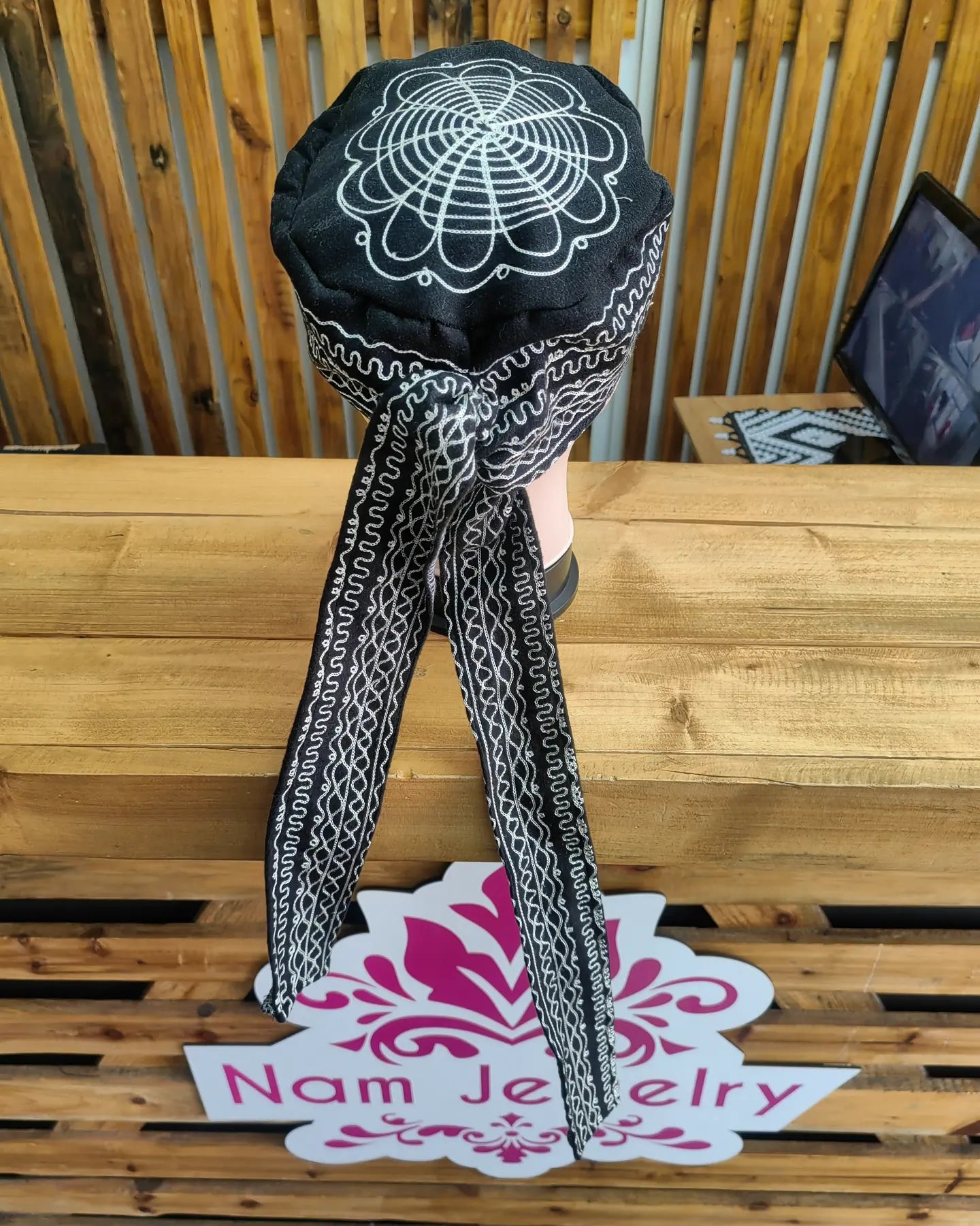 Embroidery black bonnet🖤