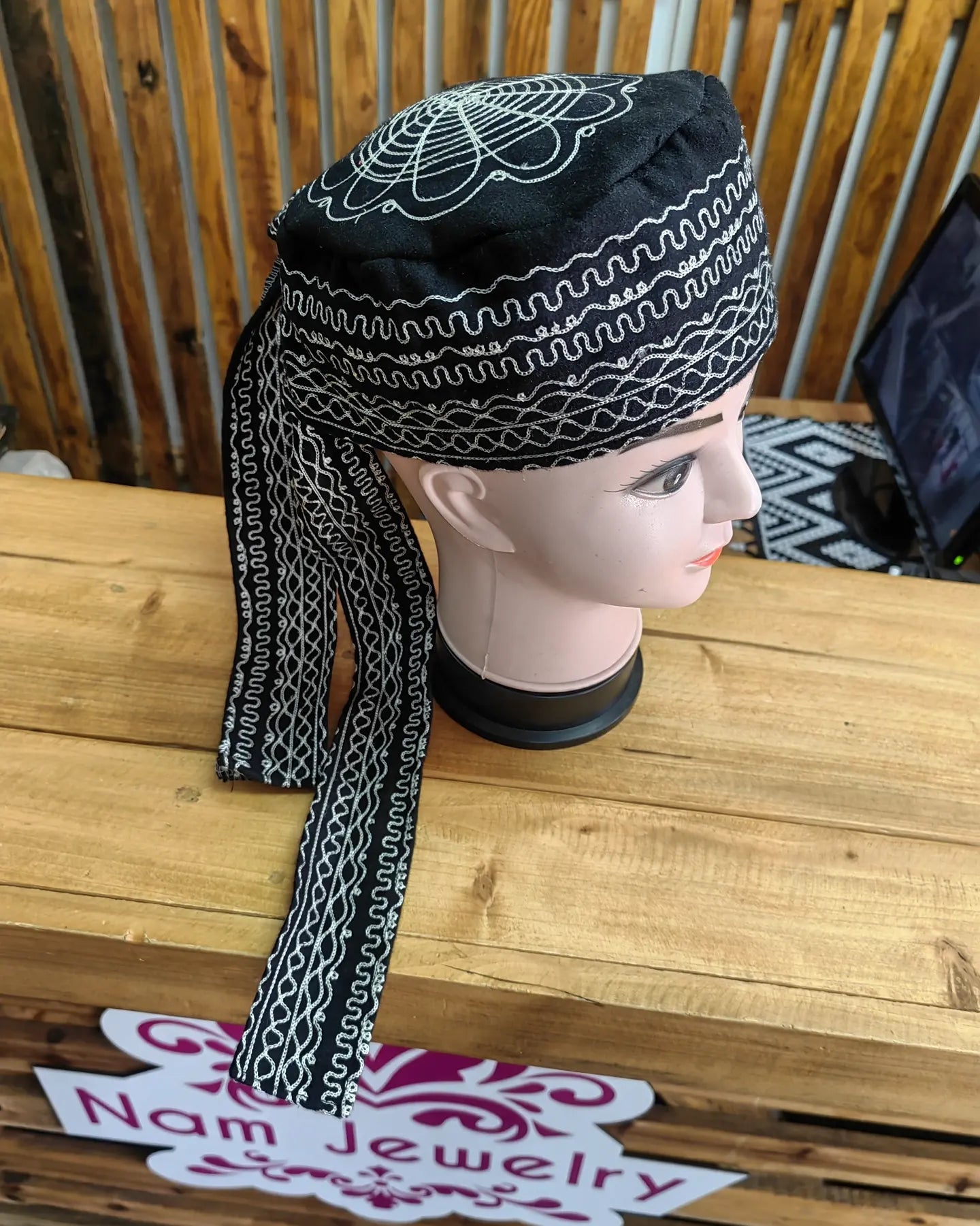 Embroidery black bonnet🖤